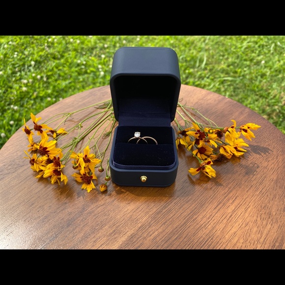 🎉SALE🎉Rose Gold Wedding Ring Set - Picture 4 of 4